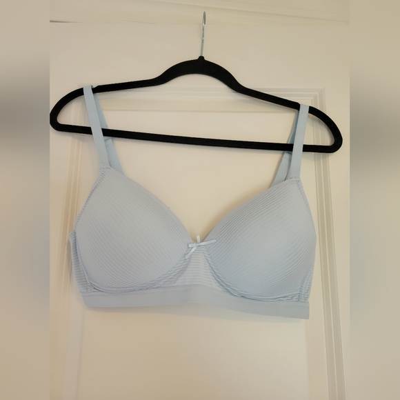 $15 Bras in size C38 - Picture 2 of 4